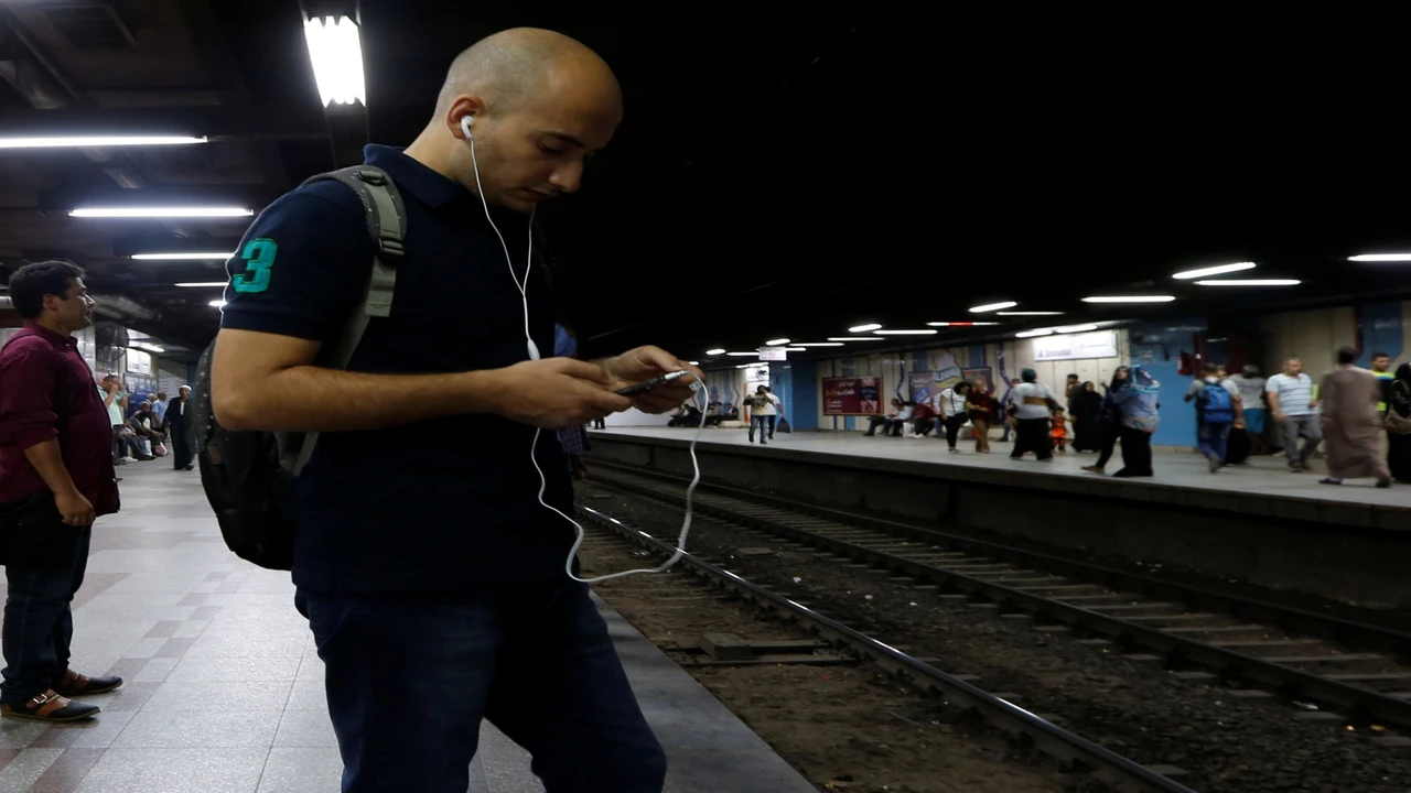 قرار رسمي مرتقب.. إلغاء إعفاء هواتف المغتربين من الجمارك يثير الجدل في مصر